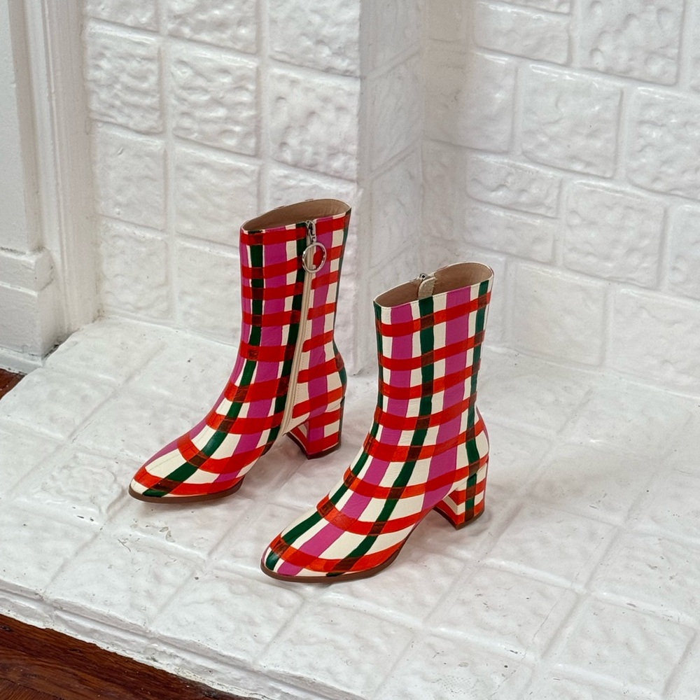 ♡ Zig Zag Goods Hand-Painted Plaid Boots ♡